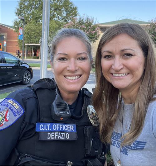 Rainbow Elementary teacher with SRO officer